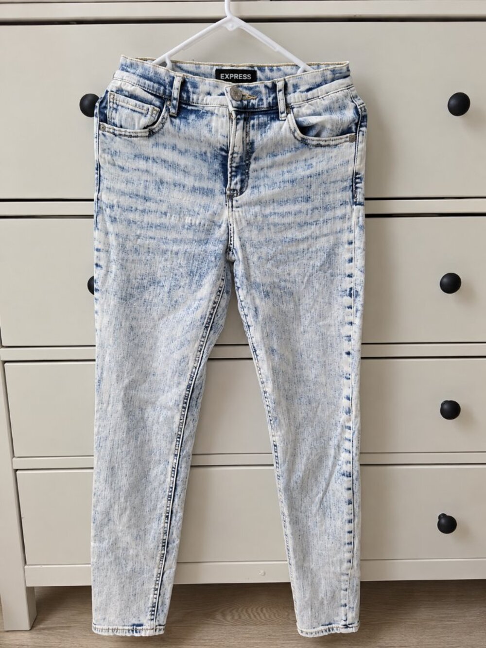 Express Acid Wash Skinny Jeans – Size 4